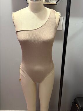 One-Shoulder Ribbed Bodysuit in Nude